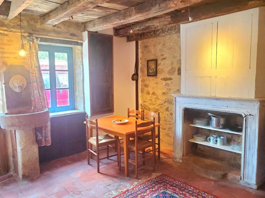 Petite Maison De Village Ygrande Екстериор снимка